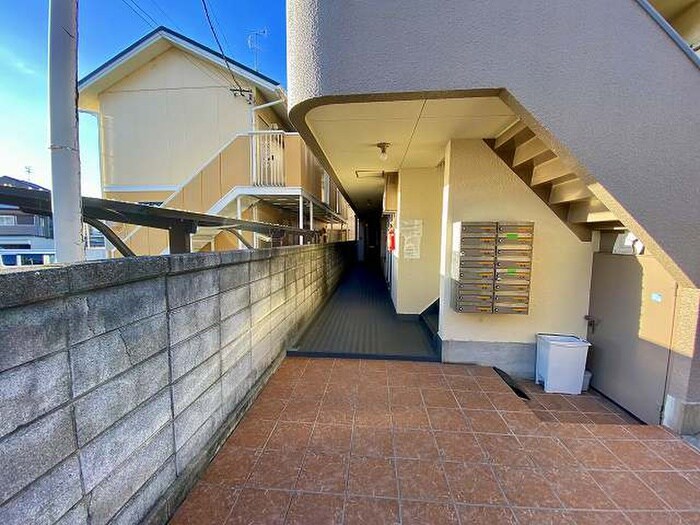 物件外観写真4　(エントランス部分)