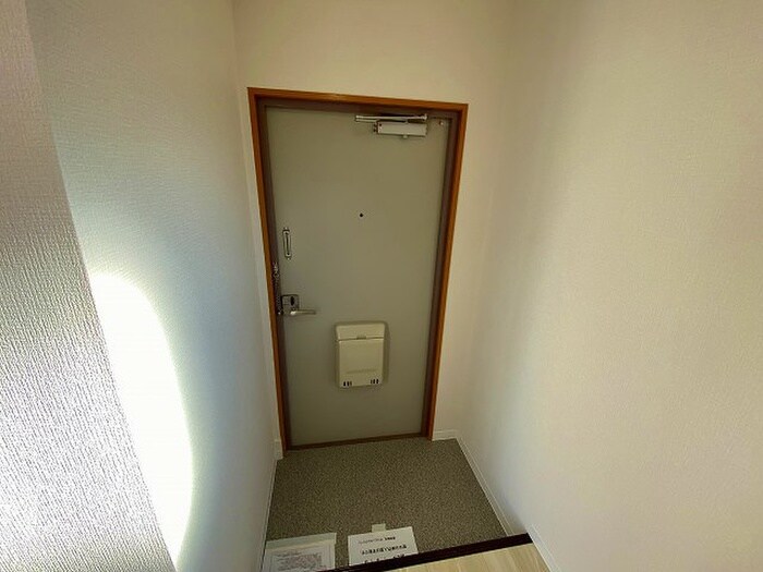 物件内観写真12　(玄関)