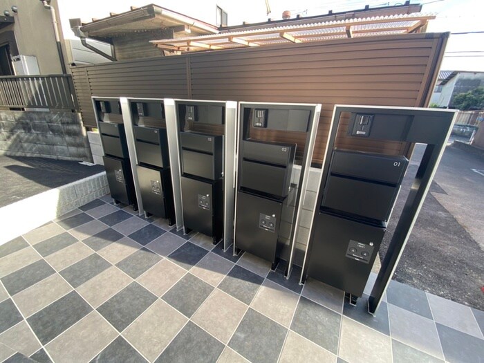 物件外観写真5　(エントランス部分)