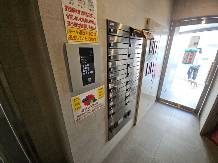 物件外観写真4　(エントランス部分)