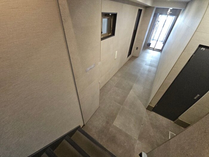 物件外観写真6　(エントランス部分)