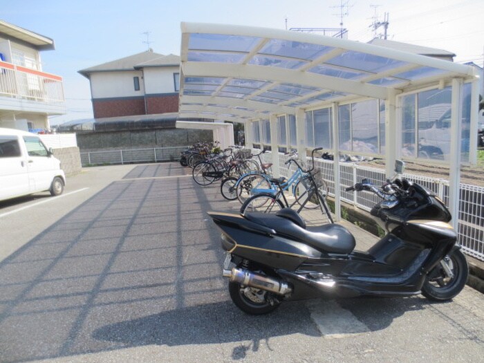 物件外観写真3　(駐輪場)