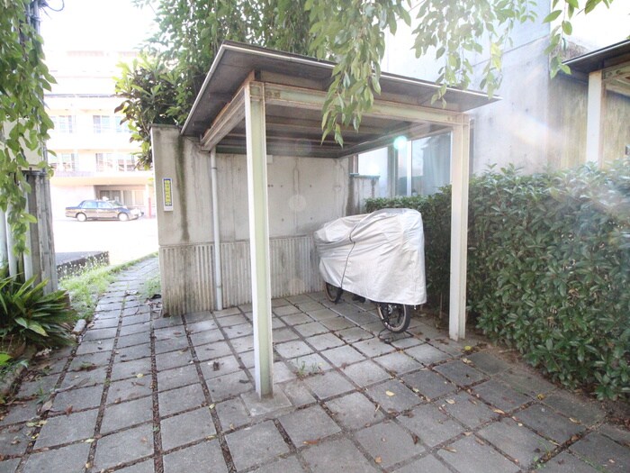 物件外観写真6　(駐輪場)