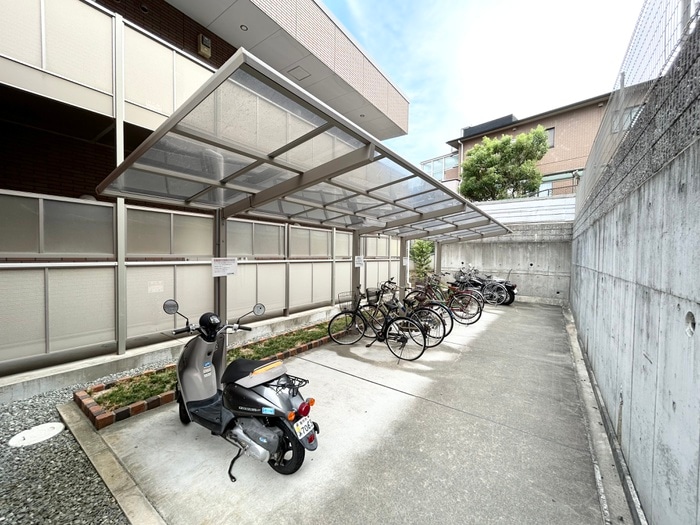 物件外観写真4　(駐輪場)