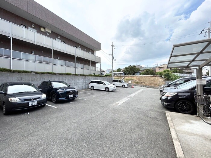 物件外観写真5　(駐車場)