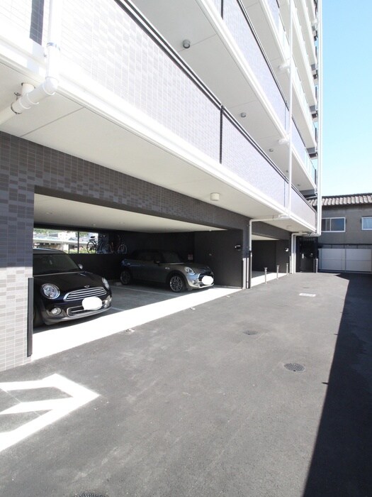 物件外観写真3　(駐車場)