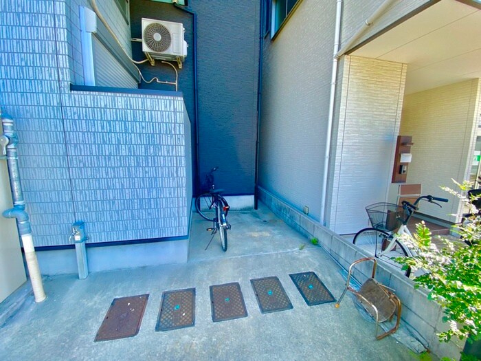 物件外観写真2　(駐輪場)