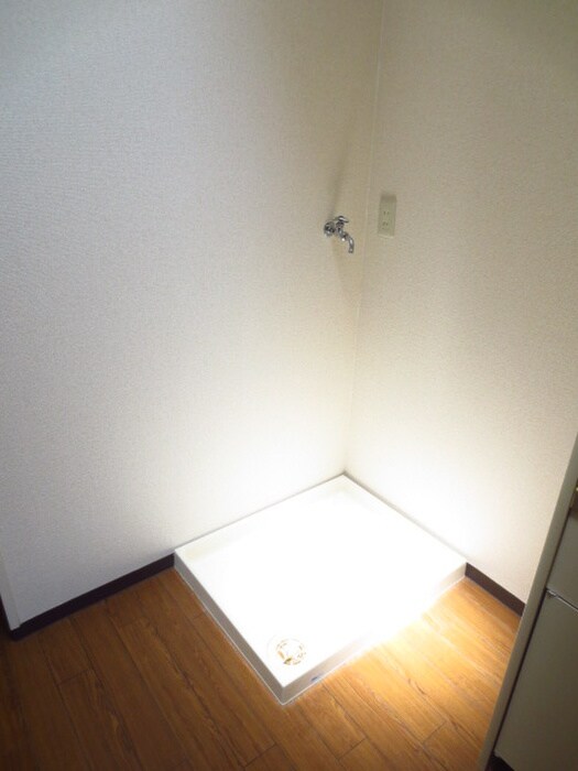 物件内観写真11　(洗濯機置場)