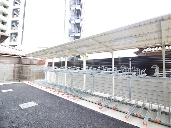 物件外観写真5　(駐輪場)