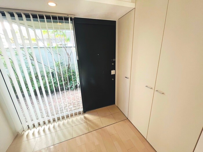 物件内観写真14　(玄関)
