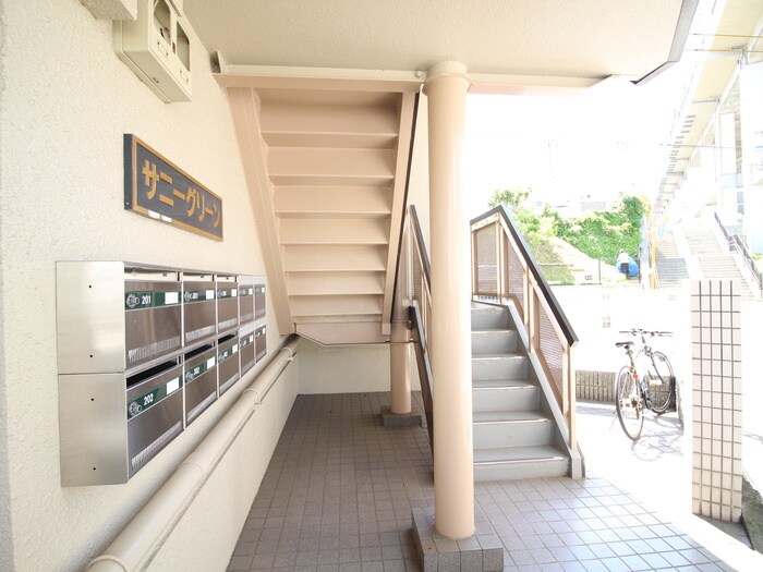 物件外観写真5　(エントランス部分)