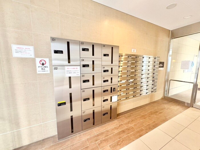 物件外観写真4　(エントランス部分)