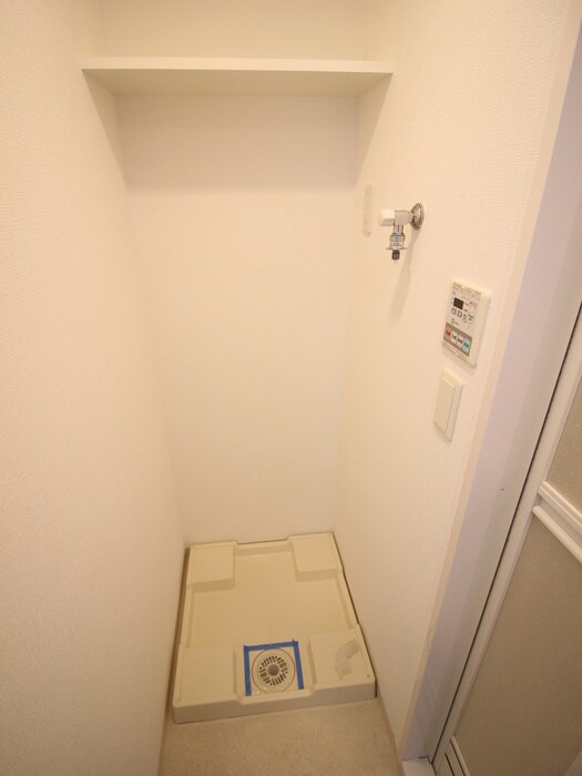 物件内観写真17　(洗濯機置場)