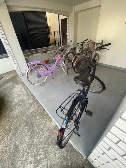 物件外観写真4　(駐輪場)