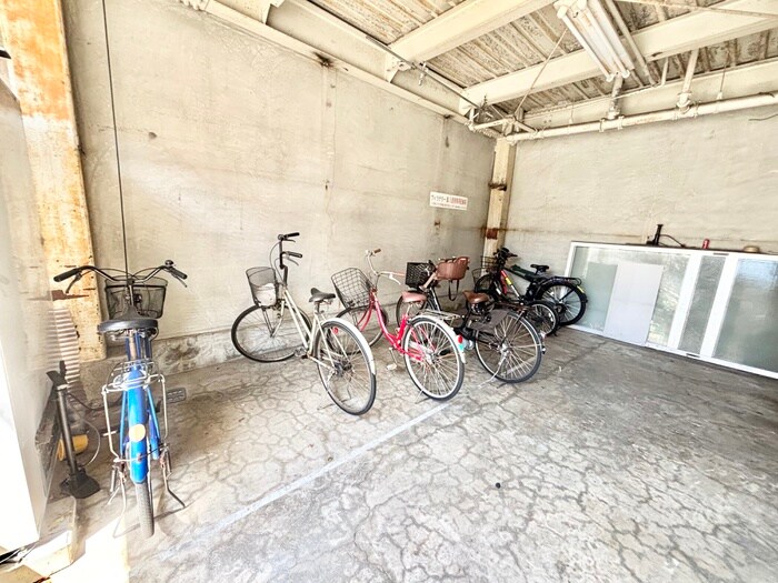 物件外観写真4　(駐輪場)