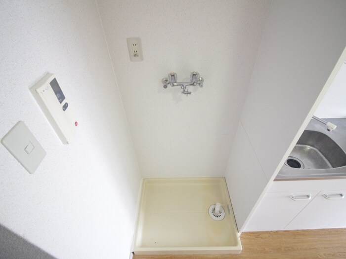 物件内観写真14　(洗濯機置場)