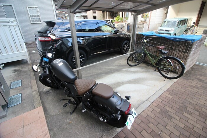物件外観写真4　(駐輪場)