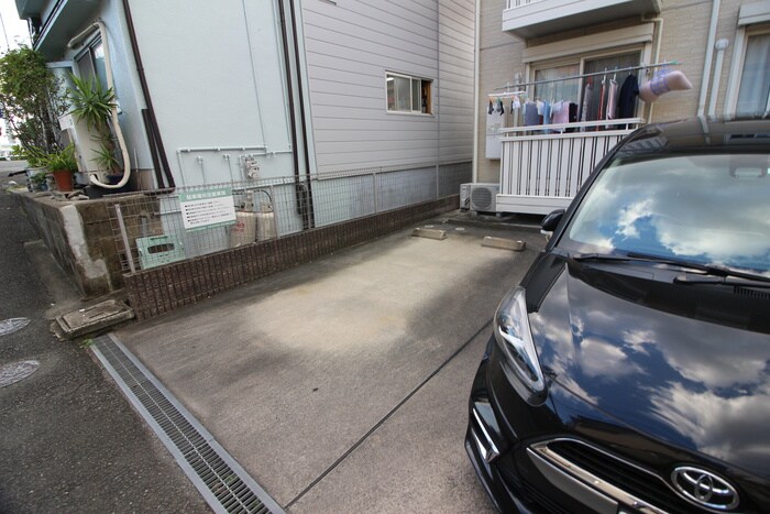 物件外観写真5　(駐車場)