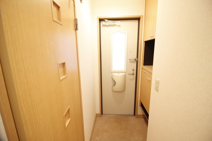 物件内観写真16　(玄関)