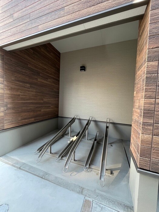 物件外観写真3　(駐輪場)
