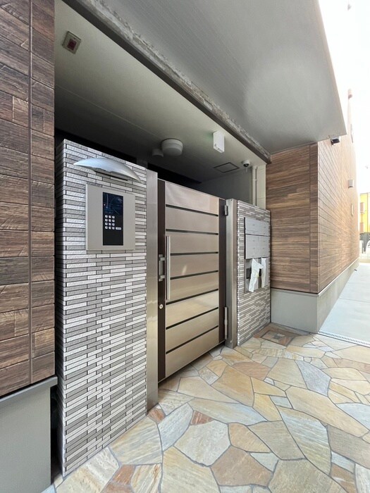 物件外観写真4　(エントランス部分)