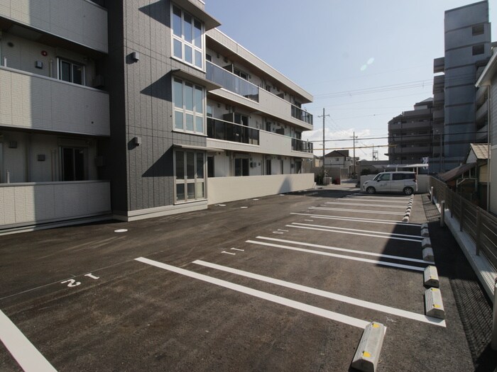 物件外観写真2　(駐車場)
