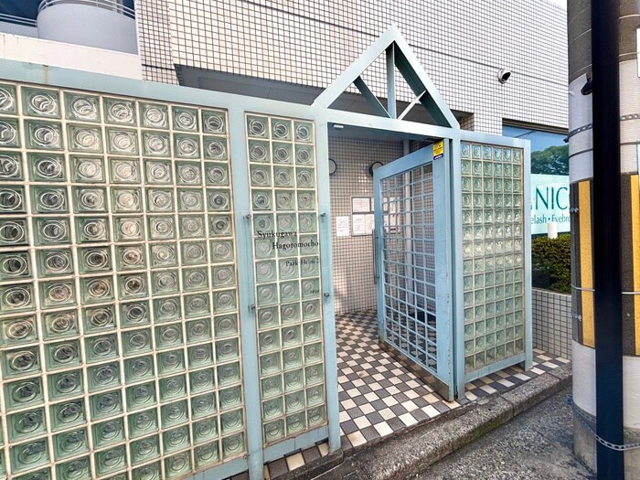 物件外観写真5　(エントランス部分)