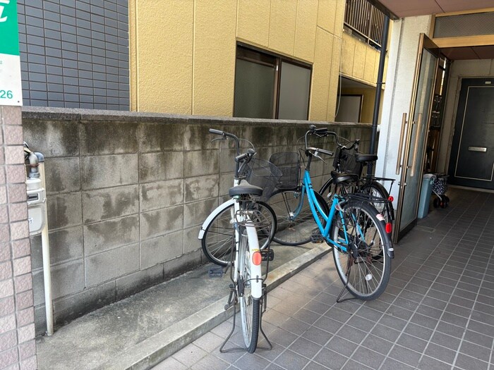 物件外観写真3　(駐輪場)