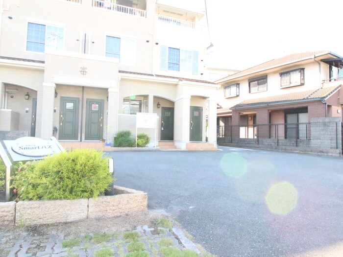 物件外観写真2　(エントランス部分)