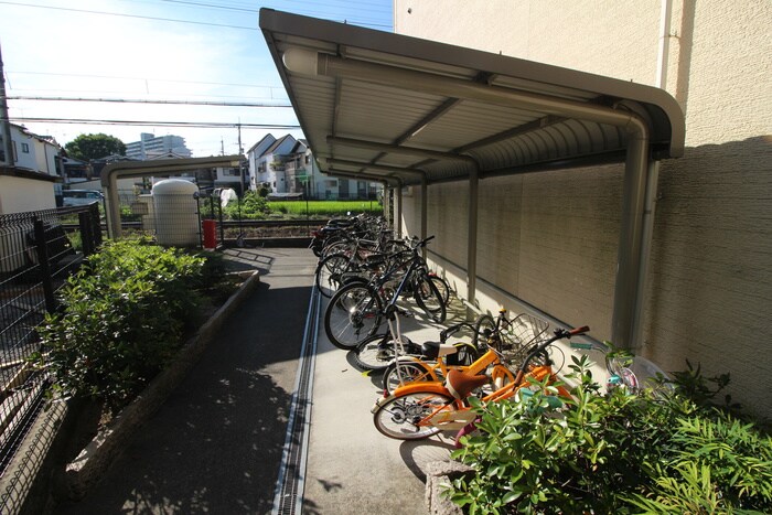 物件外観写真4　(駐輪場)