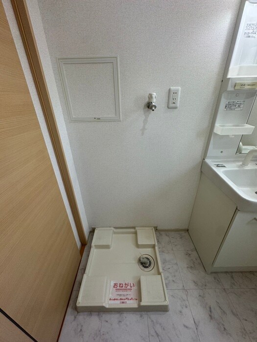 物件内観写真16　(洗濯機置場)