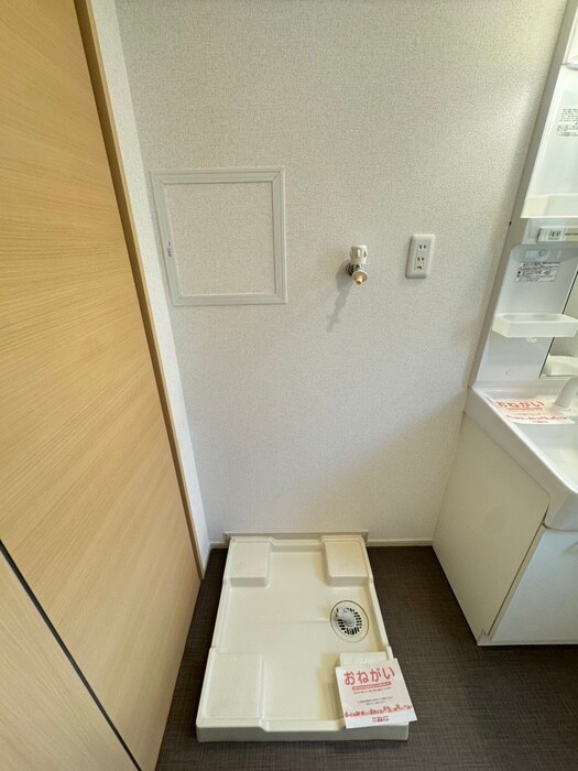 物件内観写真16　(洗濯機置場)