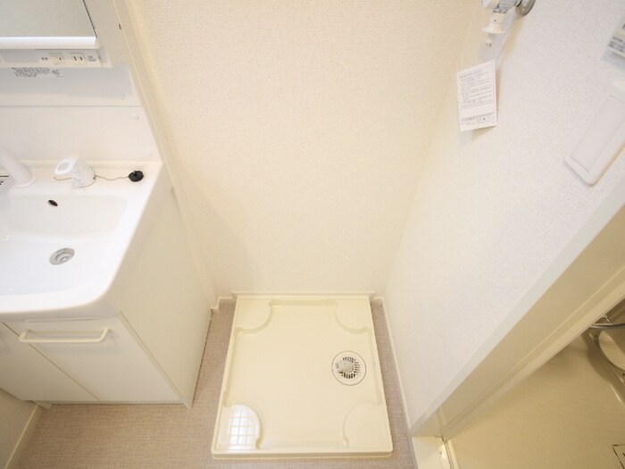 物件内観写真10　(洗濯機置場)