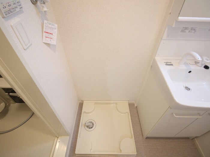 物件内観写真11　(洗濯機置場)