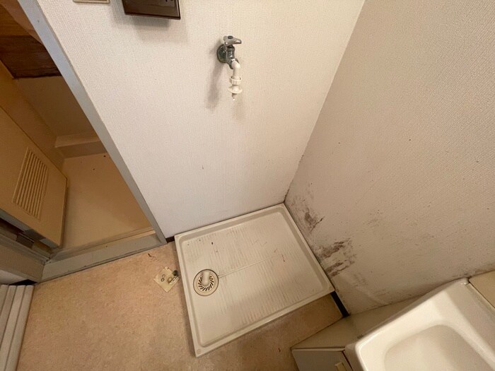 物件内観写真11　(洗濯機置場)