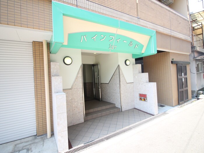 物件外観写真2　(エントランス部分)