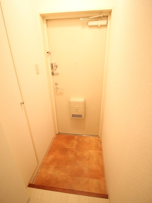 物件内観写真7　(玄関)