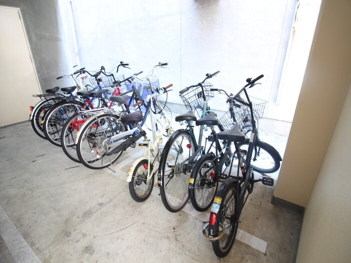 物件外観写真6　(駐輪場)