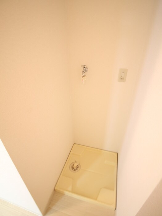 物件内観写真12　(洗濯機置場)