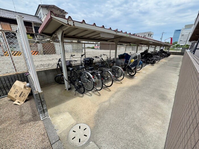 物件外観写真4　(駐輪場)