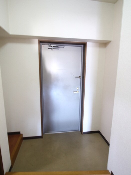 物件内観写真16　(玄関)