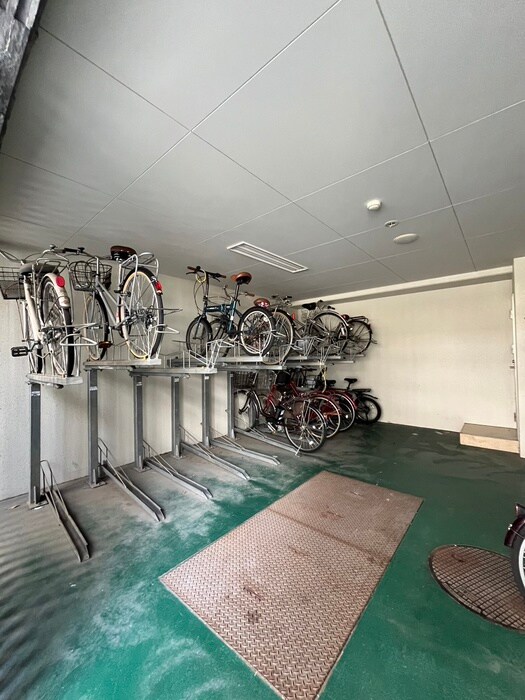 物件外観写真6　(駐輪場)