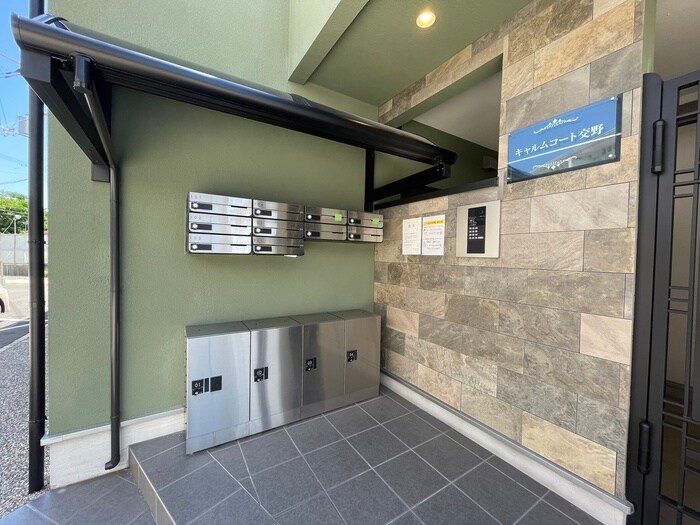 物件外観写真3　(エントランス部分)