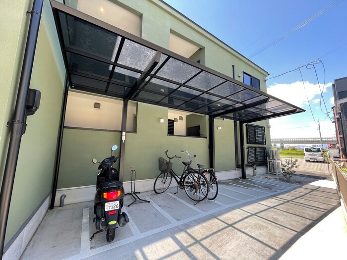 物件外観写真4　(駐輪場)