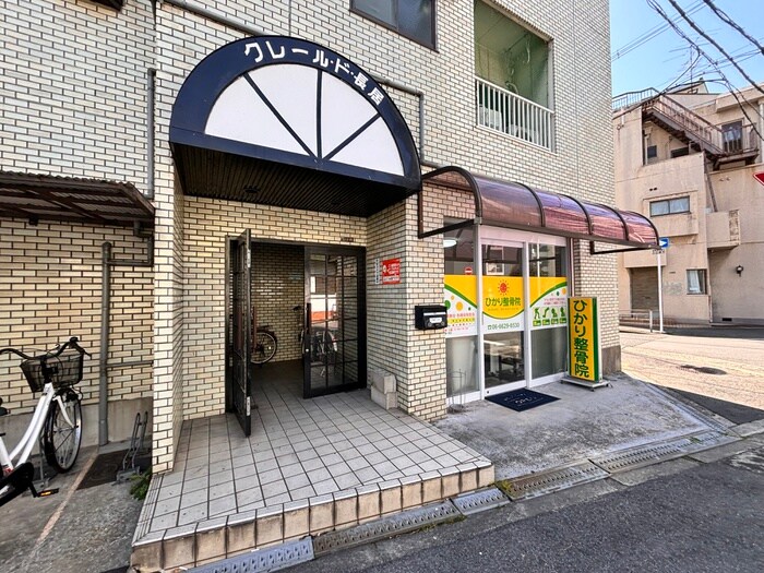 物件外観写真2　(エントランス部分)