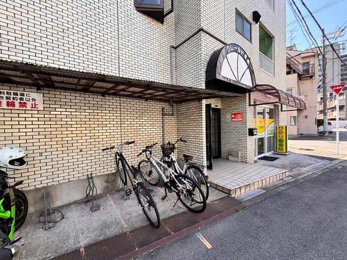 物件外観写真3　(駐輪場)