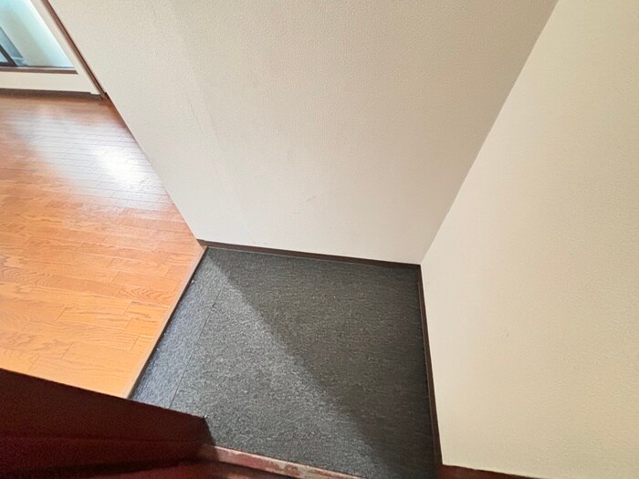 物件内観写真12　(玄関)