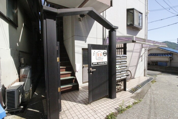 物件外観写真4　(エントランス部分)