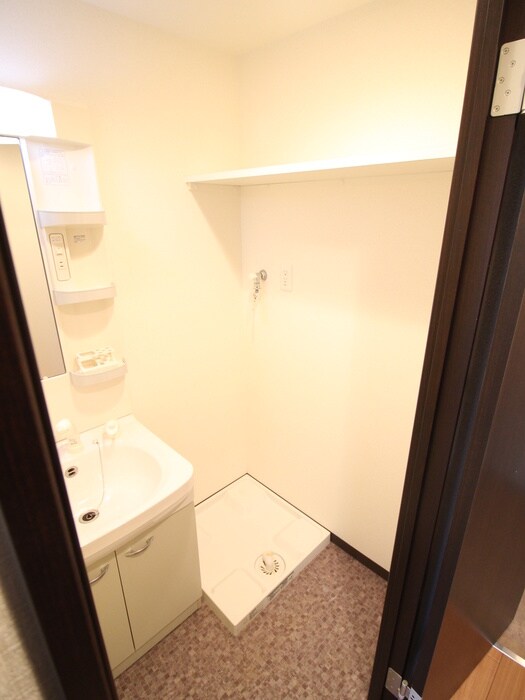 物件内観写真8　(洗濯機置場)