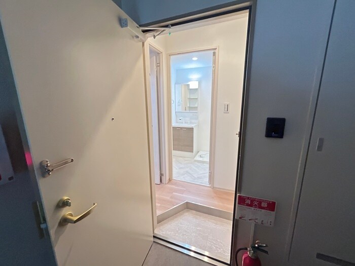 物件内観写真15　(玄関)